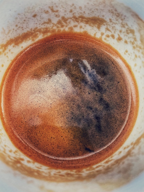 Espresso ohne Crema, ein deutliches Zeichen für alten Kaffee.