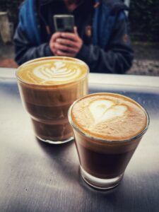 Latte Art beim Einsatz der mobilen Kaffeebar in Niedernhausen.